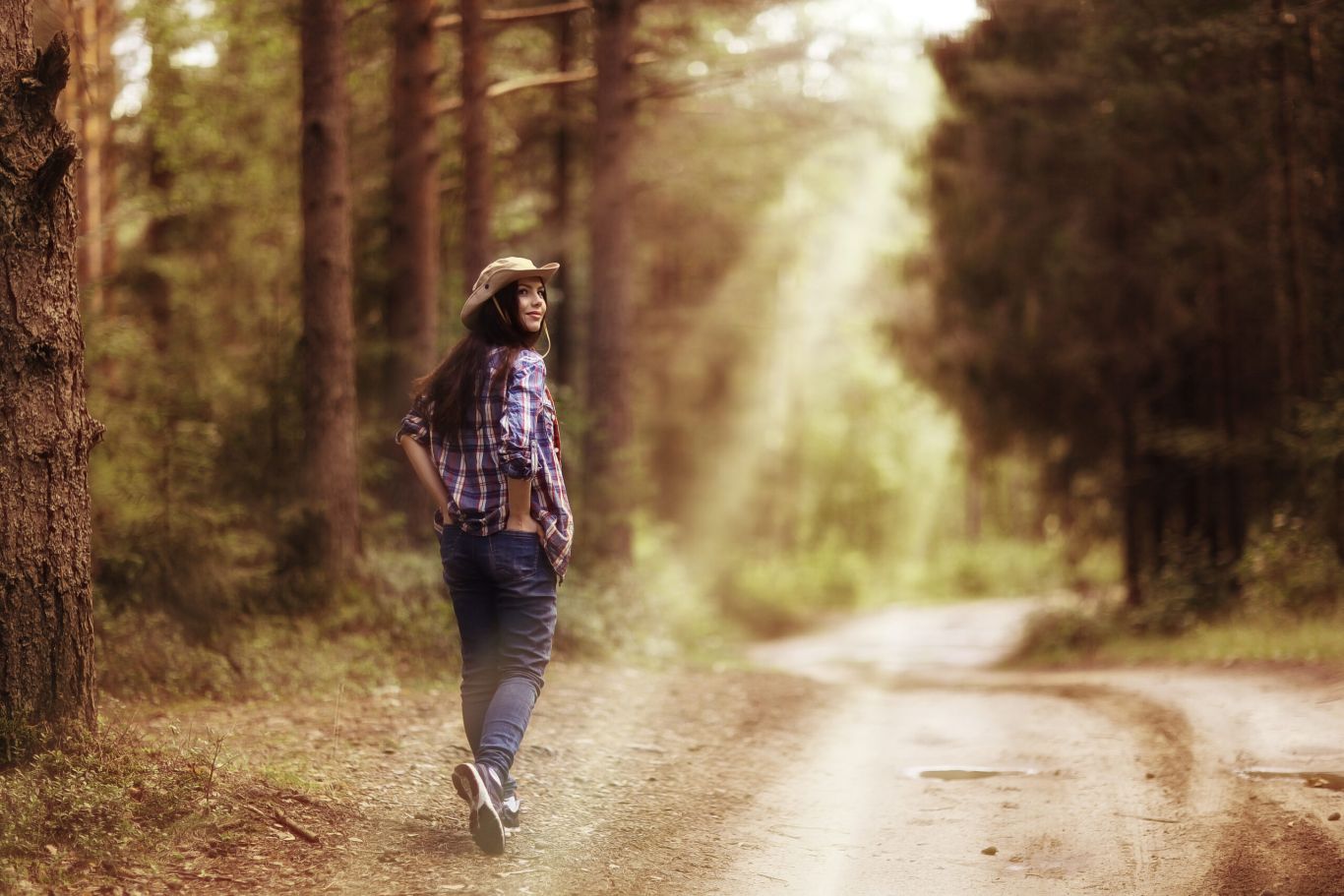 Lady-walking-in-the-forest-to-the-light